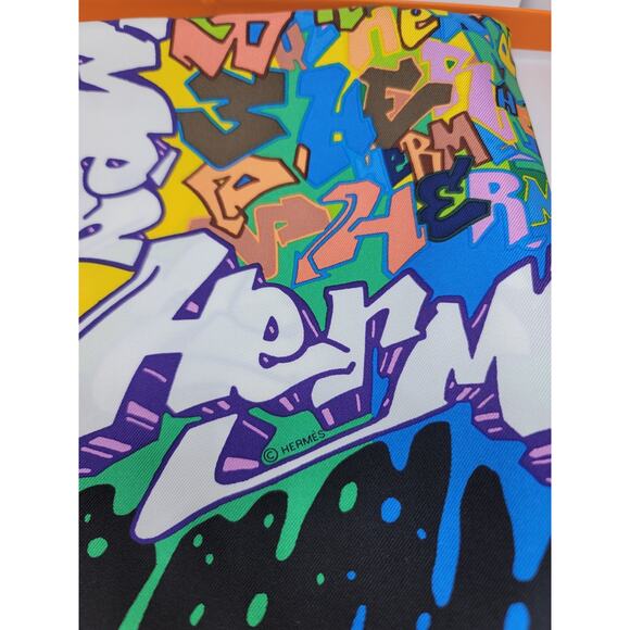 Hermès Silk Scarf in Graffiti Gavroche - Picture 4 of 11